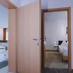 Lakeside Plattner By We Rent, Summercard Included Τσελ αμ Ζέε