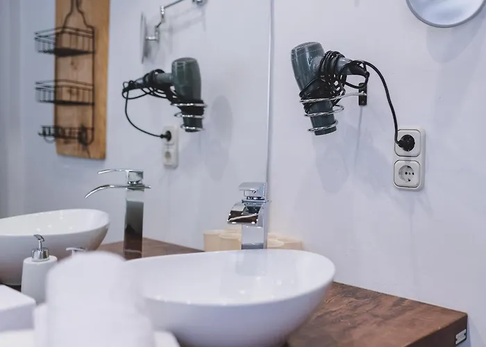 Lakeside Plattner By We Rent, Summercard Included Apartman *