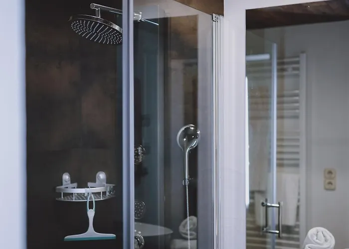 Lakeside Plattner By We Rent, Summercard Included Apartman